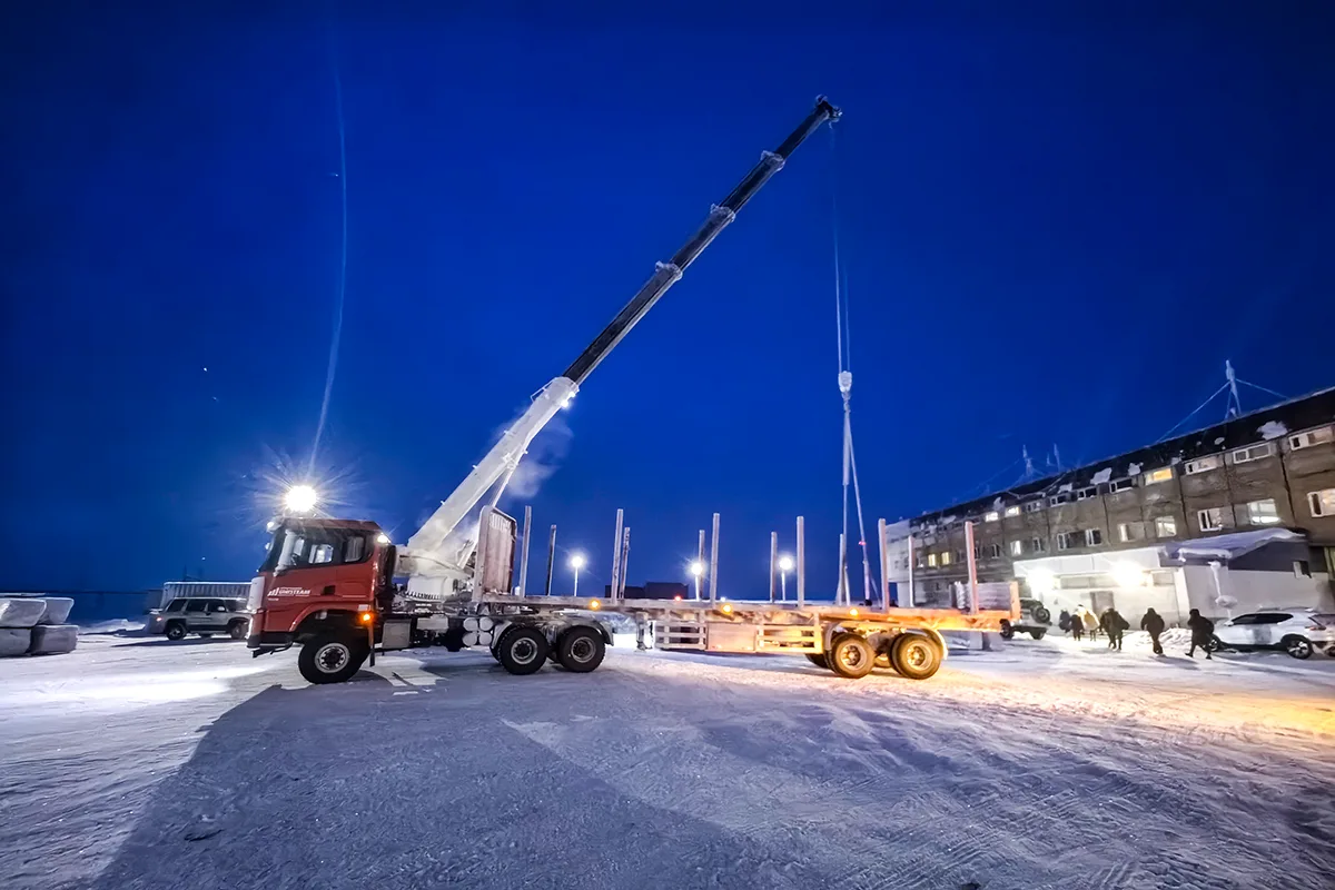 Крановые работы в Аппапельгино при строительстве аэропорта