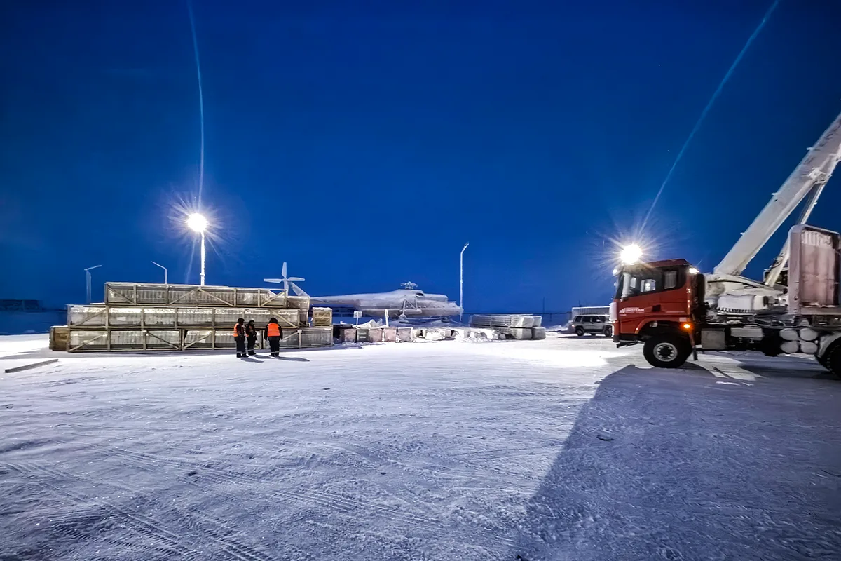 Крановые работы в Аппапельгино при строительстве аэропорта