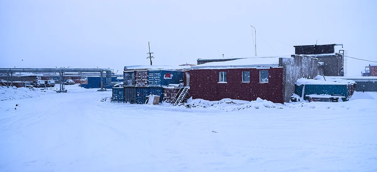 Вид на офис со стороны стоянки автомобилей
